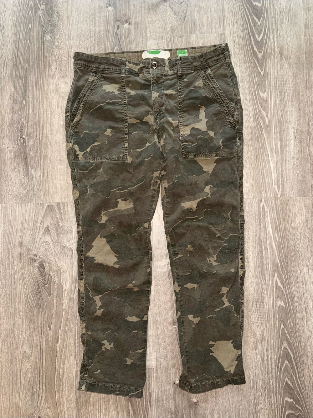 Women’s Anthropologie camo pants